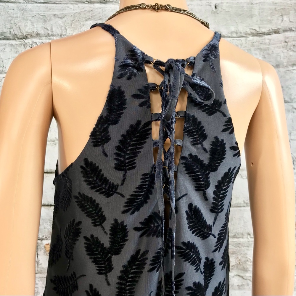 🔥NWT Navy Blue Leaf Patterned Lace Up Dress